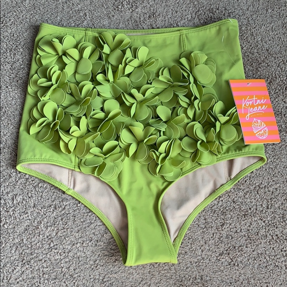 NWT Kortni Jeane 3D flower (rare!!!!) yellow/green